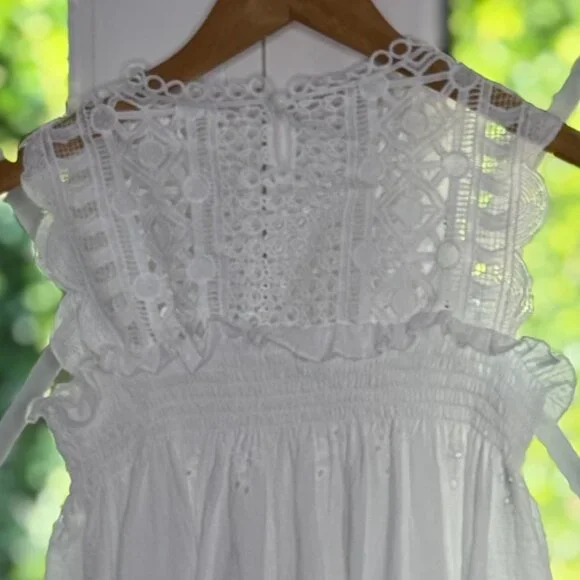 🆕Boutique White Eyelet Lace Sleeveless Top/Tank/Blouse Size Medium - Picture 5 of 8